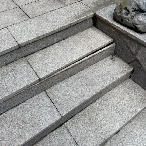 돌계단보수 디딤판 틈새 보수 시공 전