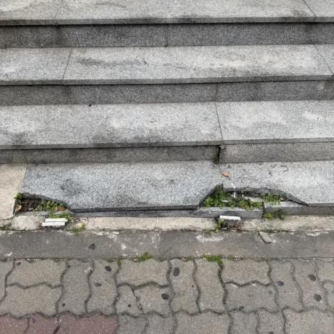 분당 돌계단보수 모서리 파손 보수 시공 전