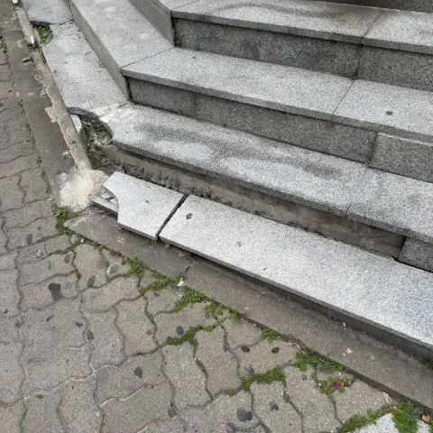 일산 돌계단보수 옹벽 접합부 보수 시공 전